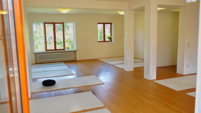 Yoga Gutschein, Yoga Saarbrücken, Yogastudio, Yoga Gruppenkurse, Online Yoga, Yoga Übung, Yoga Unterricht, Yoga Probestunde
