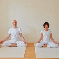 Yoga Saarbrücken, Yogastudio, Yoga Gruppenkurse, Online Yoga, Yoga Übung, Yoga Unterricht, Yoga Lehrer